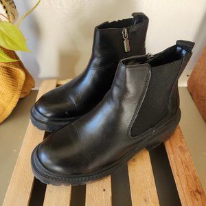 Black Chelsea Boots (Like New)